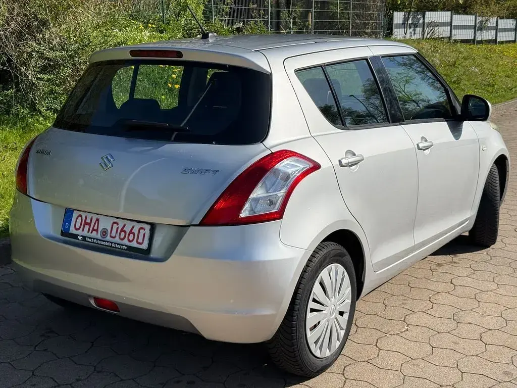 Gebraucht Suzuki Swift Club 94 PS (69 kW) 2015 Silber Kleinwagen