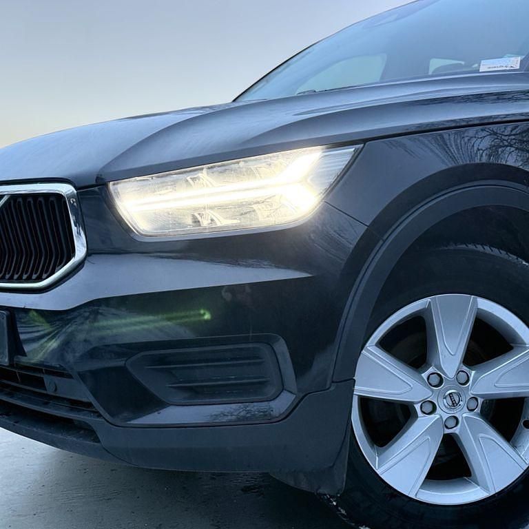 Gebraucht Volvo XC40 Momentum 129 PS (94 kW) 2021 Schwarz SUV