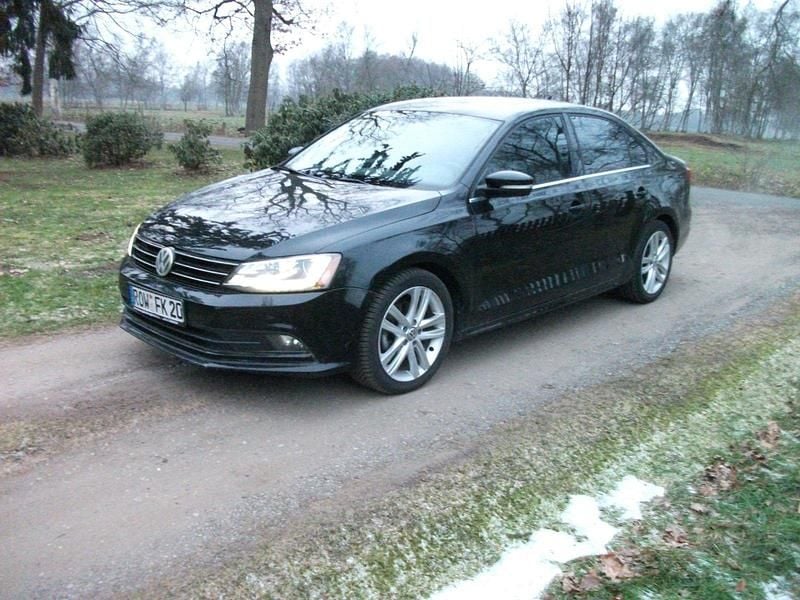 Schwarz Gebraucht 2015 VW Jetta Limousine | 4.800 € (Superpreis) - Bild 1/4