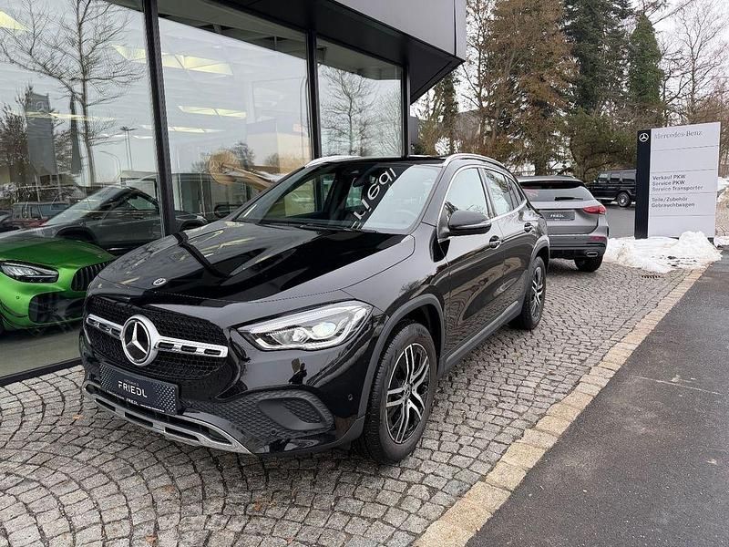 Gebraucht Mercedes GLA180 136 PS (100 kW) 2023 Nachtschwarz SUV