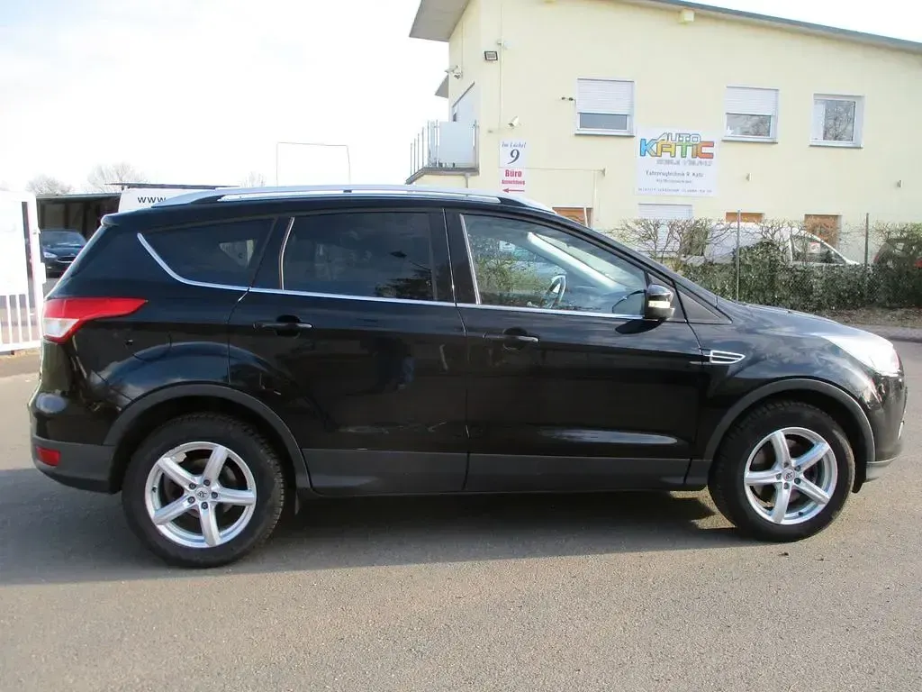 Gebraucht Ford Kuga 120 PS (88 kW) 2016 Shadow black SUV
