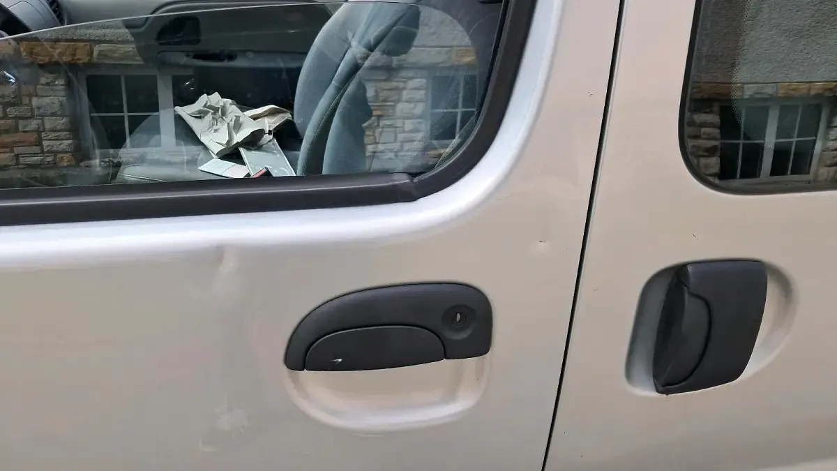 Usata Renault Kangoo 75 CV (55 kW) 2003 Argento Monovolume