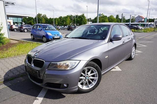 Grau Gebraucht 2011 BMW 320 Sport Line Limousine | 5.000 € (Superpreis) - Bild 1/4