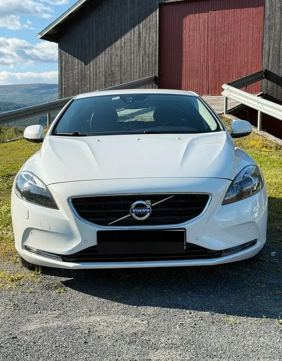Gebraucht Volvo V40 Summum 114 PS (83 kW) 2015 Weiß Kombi