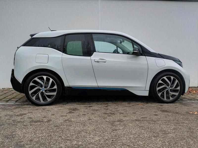 Weiß Gebraucht 2017 BMW i3 Comfort Edition Kleinwagen | 11.900 € - Bild 1/4