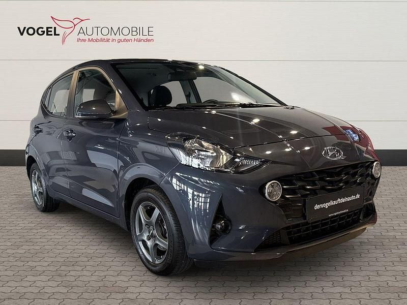 Gebraucht Hyundai i10 Trend 67 PS (49 kW) 2021 Mangrove green Kleinwagen