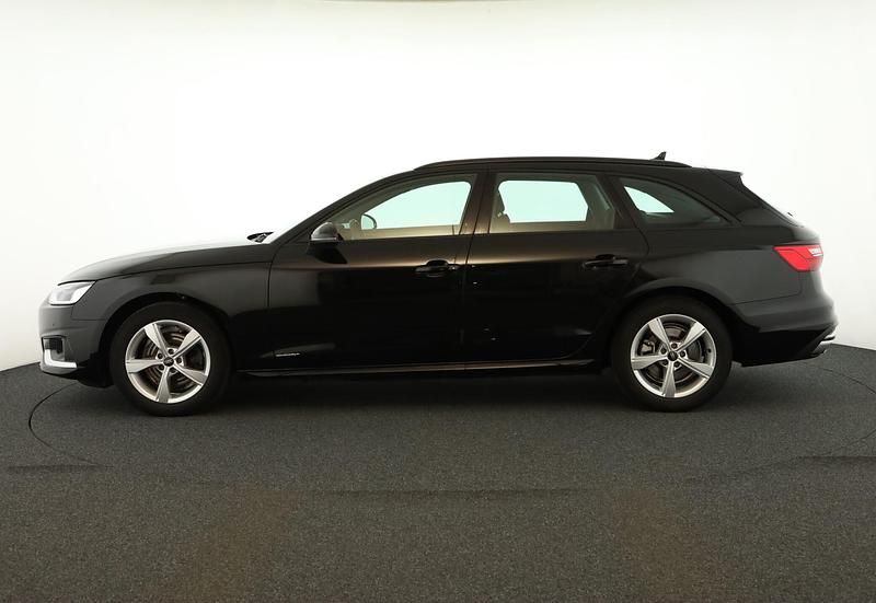 Gebraucht Audi A4 Advanced 163 PS (119 kW) 2024 Mythosschwarz metallic Kombi