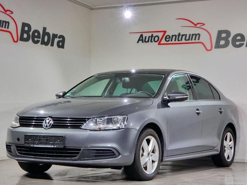 Gebraucht VW Jetta Comfortline 140 PS (102 kW) 2012 Platinum grey metallic Limousine