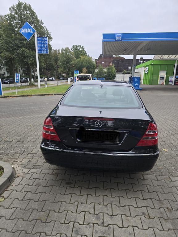 Schwarz Gebraucht 2005 Mercedes E200 Elegance Limousine | 5.400 € (Guter Preis) - Bild 1/4