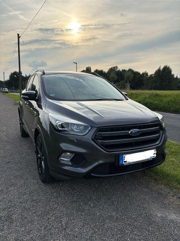 Grau Gebraucht 2018 Ford Kuga ST-Line SUV | 16.490 € (Guter Preis) - Bild 1/4