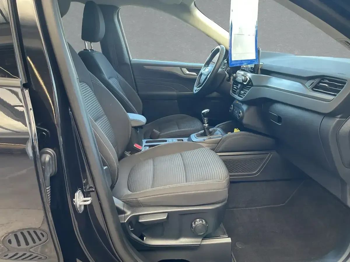 Gebraucht Ford Kuga Titanium 151 PS (111 kW) 2021 Obsidianschwarz (metallic) SUV