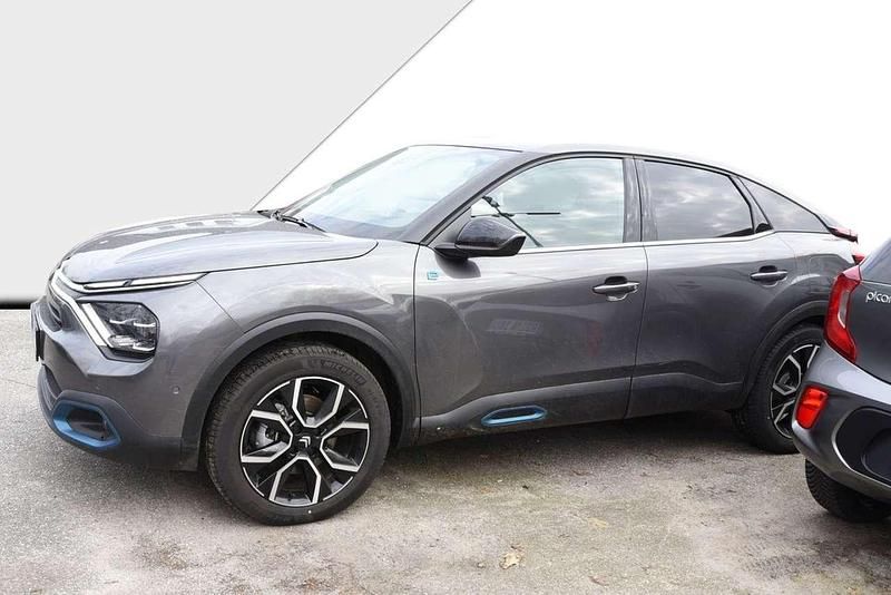 Gebraucht Citroën e-C4 Shine 100 kW (136 PS) 2023 Platinumgrau metallic Limousine