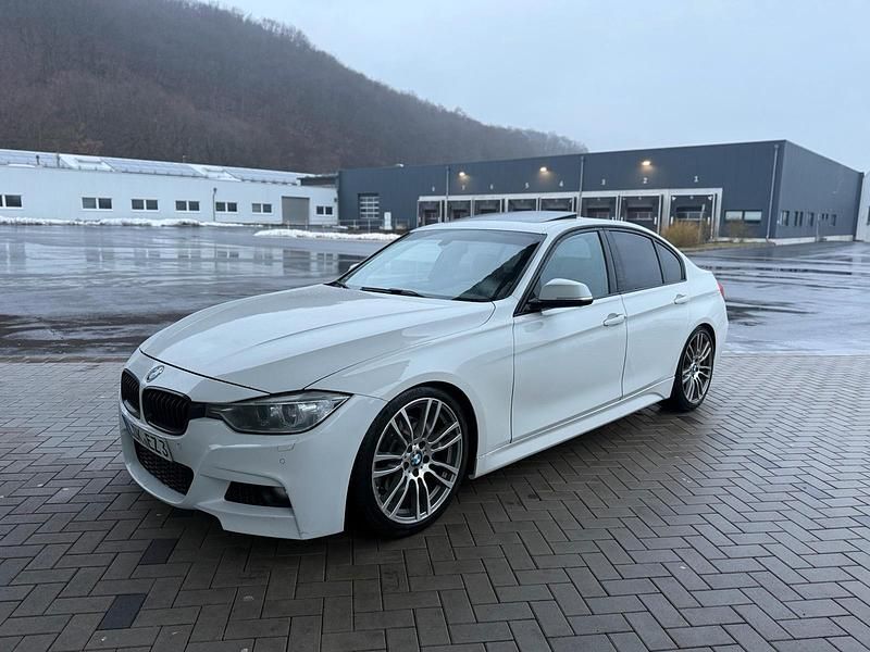 Gebraucht BMW 330 M Sport 258 PS (189 kW) 2014 Weiß Limousine