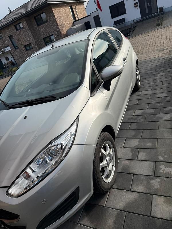 Gebraucht Ford Fiesta 2017 Grau Kleinwagen