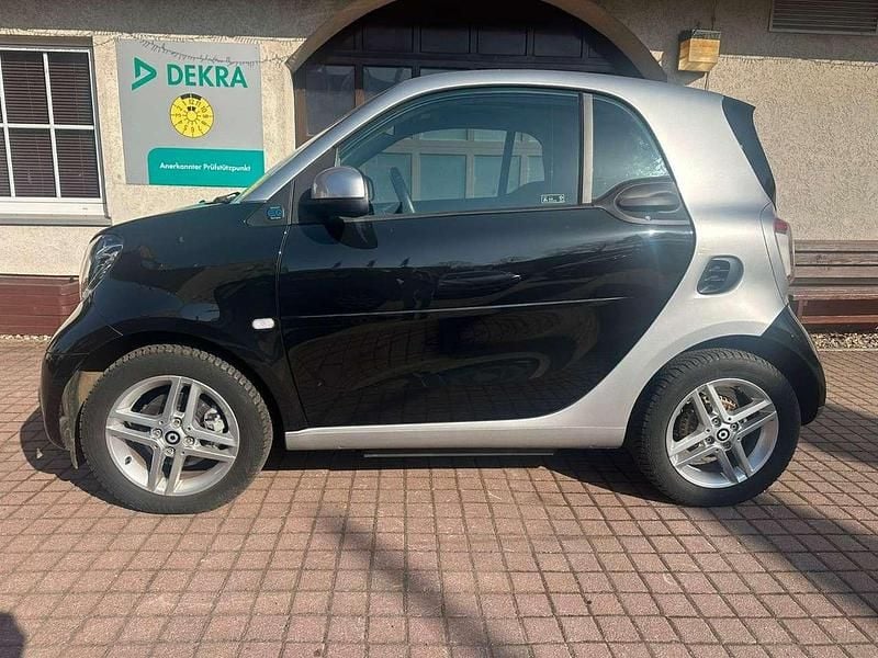 Gebraucht Smart ForTwo Coupé 60 kW (82 PS) 2021 Silber Kleinwagen