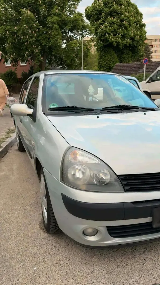 Używany Renault Clio II 107 KM (78 kW) 2004 Srebrny Hatchback