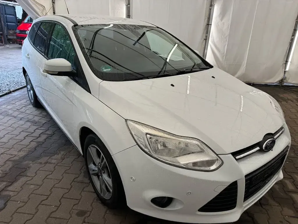 Gebraucht Ford Focus SYNC Edition 125 PS (91 kW) 2014 Weiß Limousine