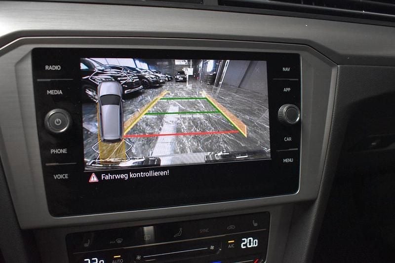 Gebraucht VW Passat 150 PS (110 kW) 2022 Grau Kombi