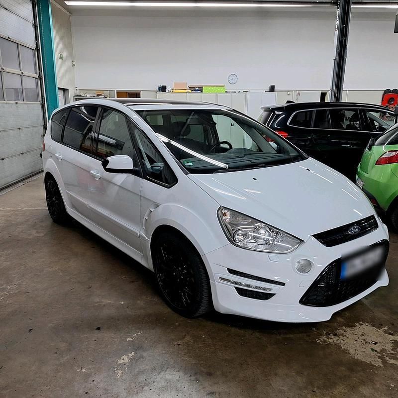 Weiß Gebraucht 2013 Ford S-MAX Titanium S Van / Kleinbus | 9.999 € (Teuer) - Bild 1/4