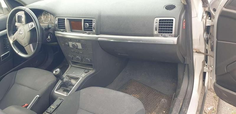 Gebraucht Opel Vectra Edition 120 PS (88 kW) 2006 Starsilber iii m2 Kombi