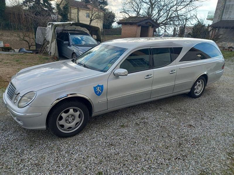 Gebraucht Mercedes E270 177 PS (130 kW) 2005 Silber Limousine