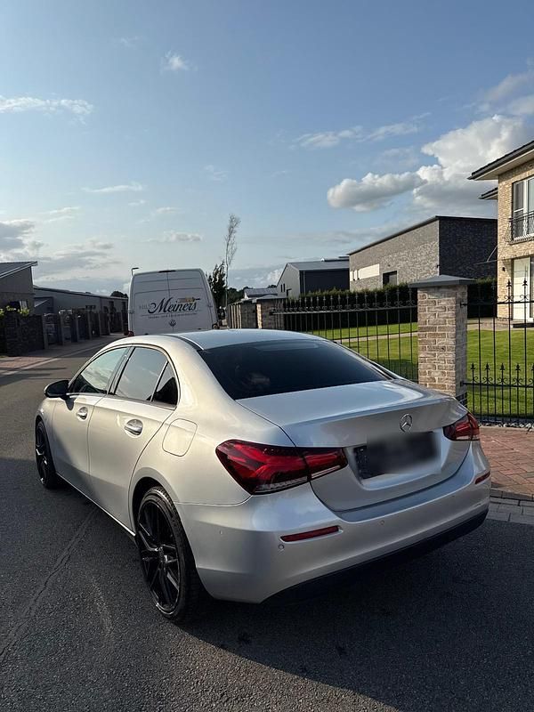 Gebraucht 2019 Mercedes A180 Limousine | 15.799 € (Etwas zu teuer) - Bild 1/4