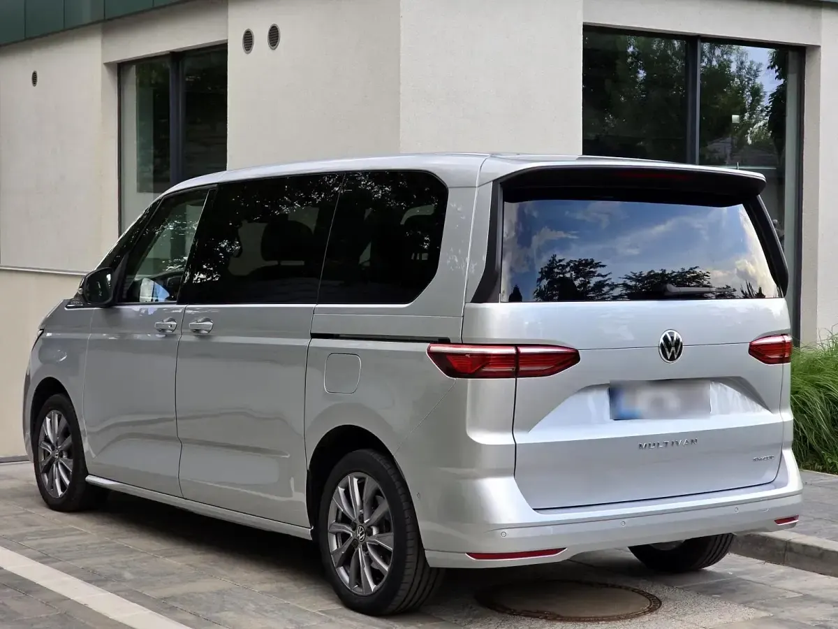 Gebraucht VW Multivan 218 PS (160 kW) 2022 Silber Van / Kleinbus