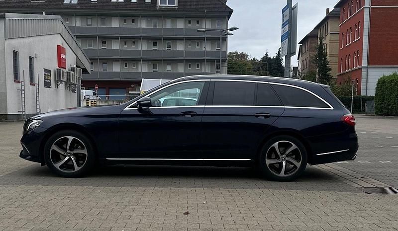 Gebraucht Mercedes E220 Exclusive 194 PS (142 kW) 2017 Blau Kombi