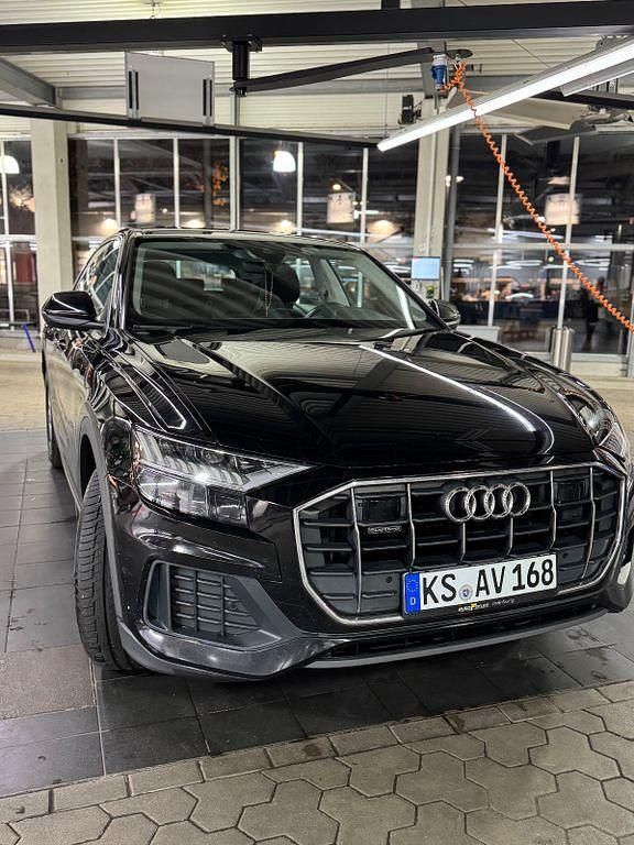 Schwarz Gebraucht 2019 Audi Q8 Ambiente SUV | 38.000 € (Guter Preis) - Bild 1/4
