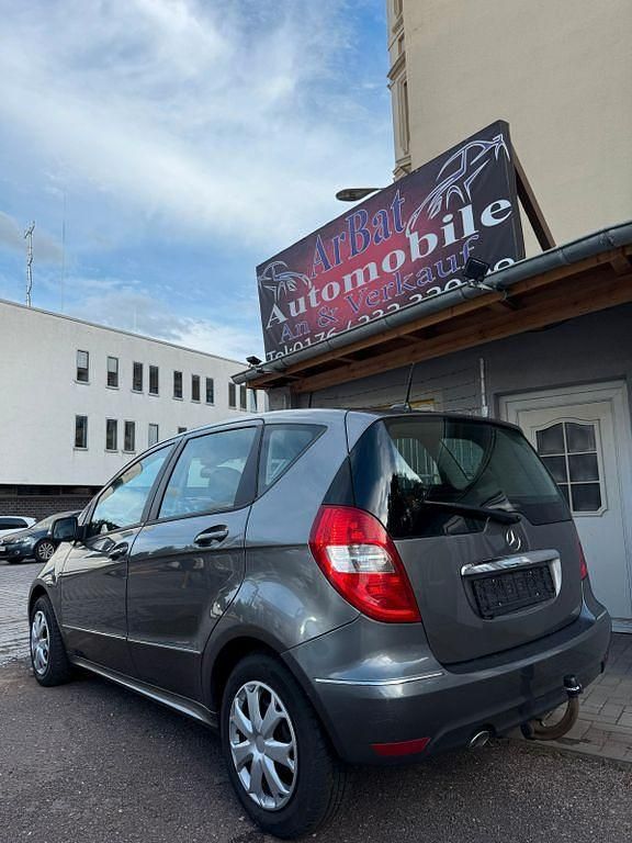 Grau Gebraucht 2011 Mercedes A180 Limousine | 3.400 € (Fairer Preis) - Bild 1/4
