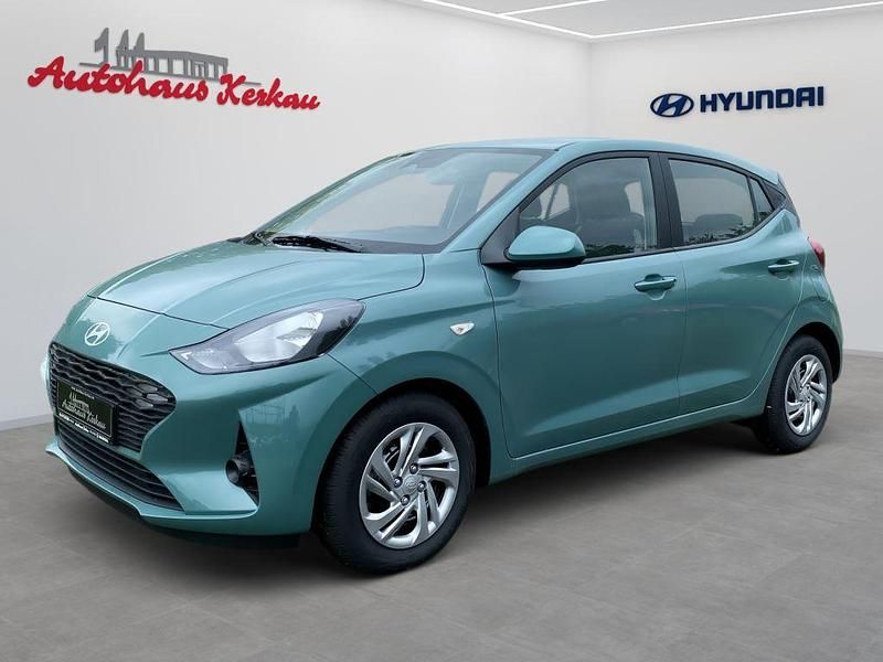 Grün Neu 2025 Hyundai i10 Select Kleinwagen | 17.450 € (Fairer Preis) - Bild 1/4