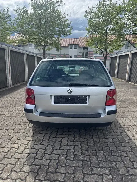 Używany VW Passat Basis 110 KM (80 kW) 2001 Srebrny Kombi