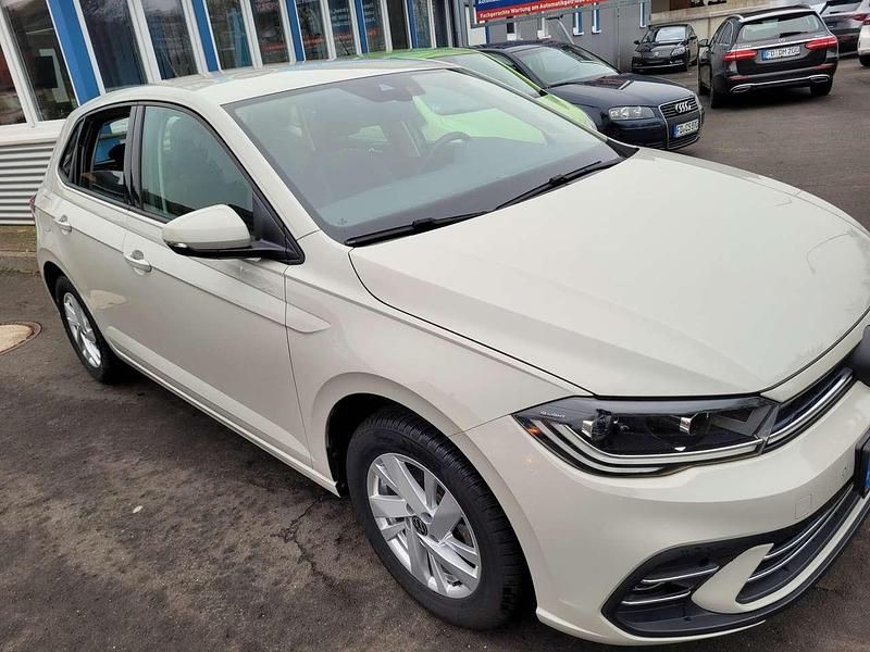 Gebraucht VW Polo Style 110 PS (80 kW) 2023 Ascotgrau Kleinwagen