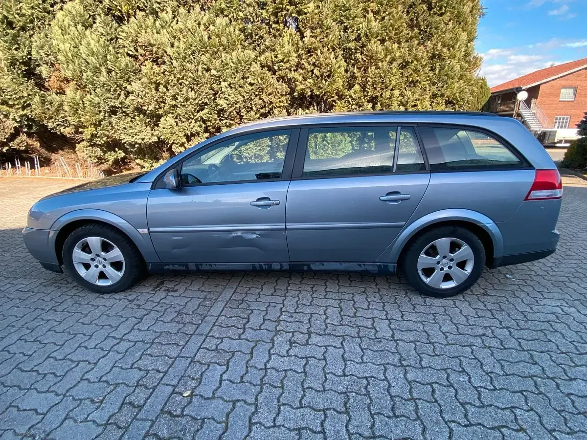 Second-hand Opel Vectra 122 CP (89 kW) 2004 Gri Break