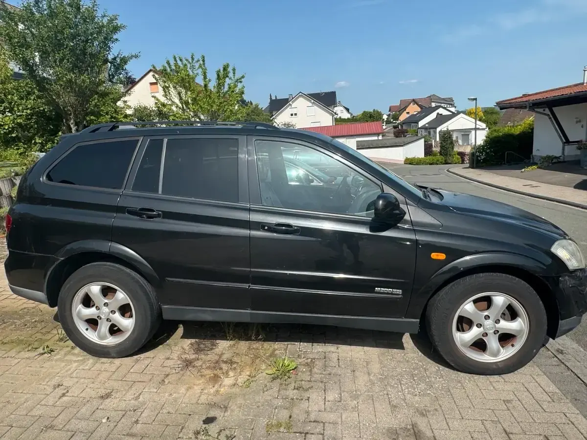 Gebraucht SsangYong Kyron 150 PS (110 kW) 2009 Schwarz SUV