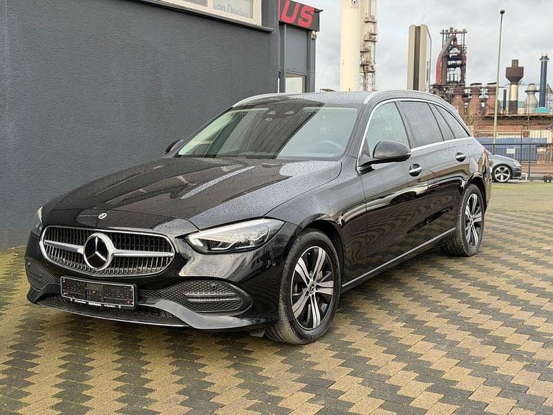 Gebraucht Mercedes C300e Avantgarde 204 PS (150 kW) 2022 Schwarz Limousine