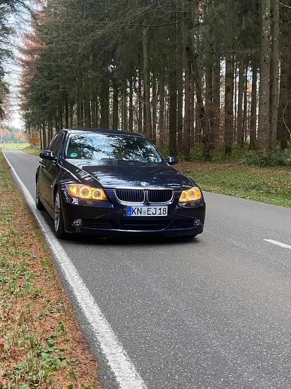 Gebraucht BMW 320 177 PS (130 kW) 2008 Blau Kombi