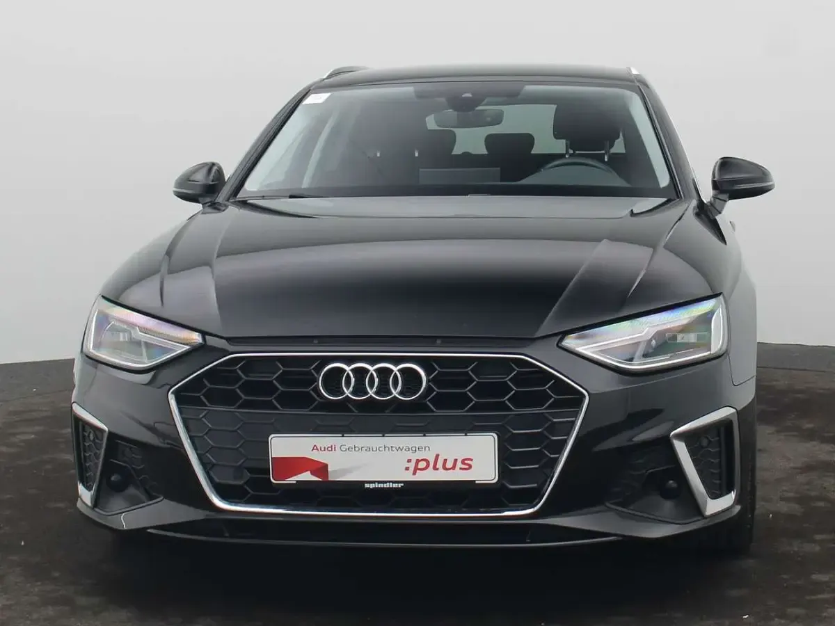 Gebraucht Audi A4 S-Line 163 PS (119 kW) 2023 Mythosschwarz metallic Kombi