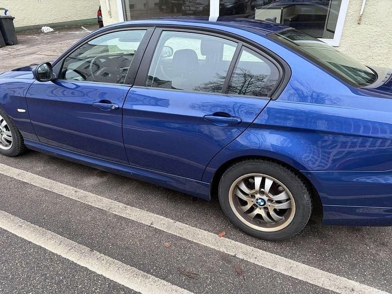 Gebraucht BMW 320 Lifestyle 184 PS (135 kW) 2010 Schwarz Limousine