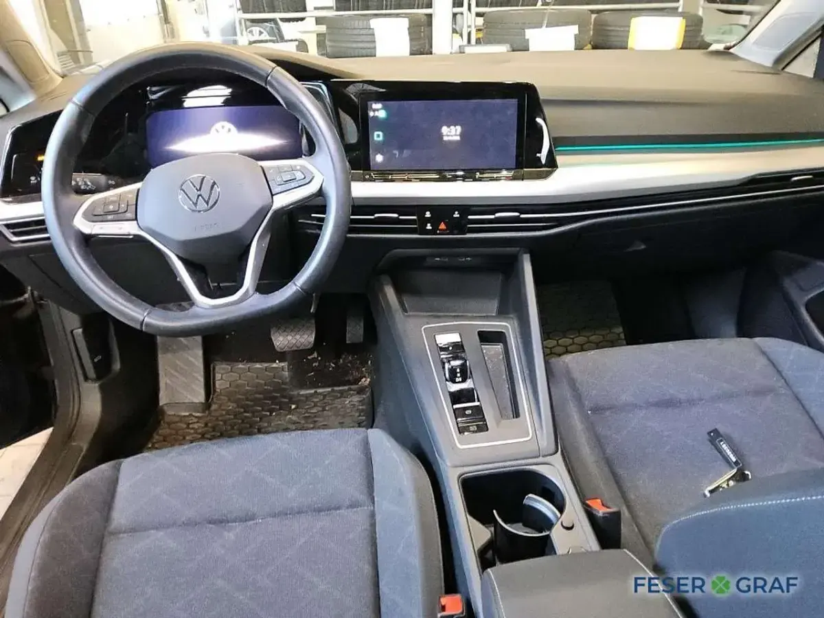 Second-hand VW Golf VIII Life 131 CP (96 kW) 2023 Gri Berlinǎ