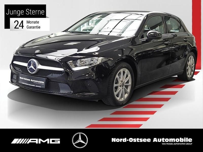 Unilack nachtschwarz Gebraucht 2020 Mercedes A250 Limousine | 21.290 € (Guter Preis) - Bild 1/4