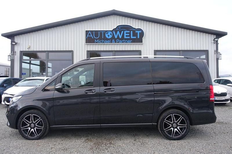 Schwarz Gebraucht 2023 Mercedes V300 AMG line Van / Kleinbus | 58.990 € (Superpreis) - Bild 1/4