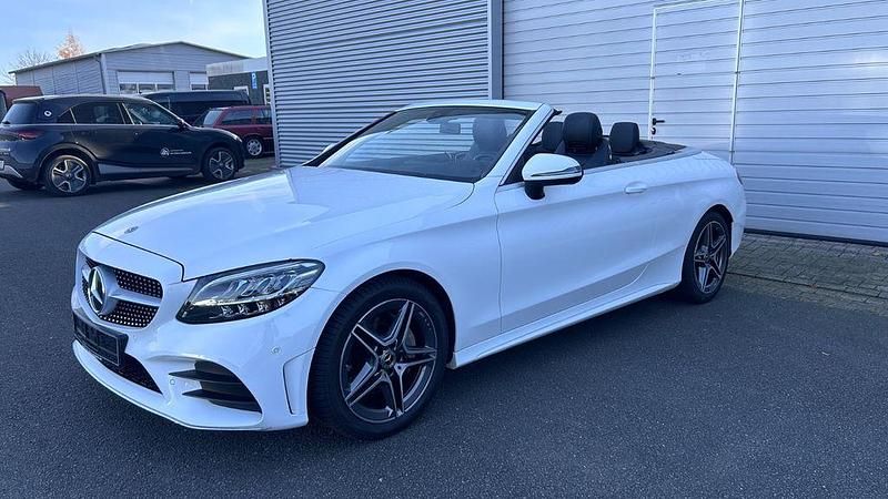 Weiß Gebraucht 2020 Mercedes C180 AMG Cabrio | 32.900 € (Fairer Preis) - Bild 1/4