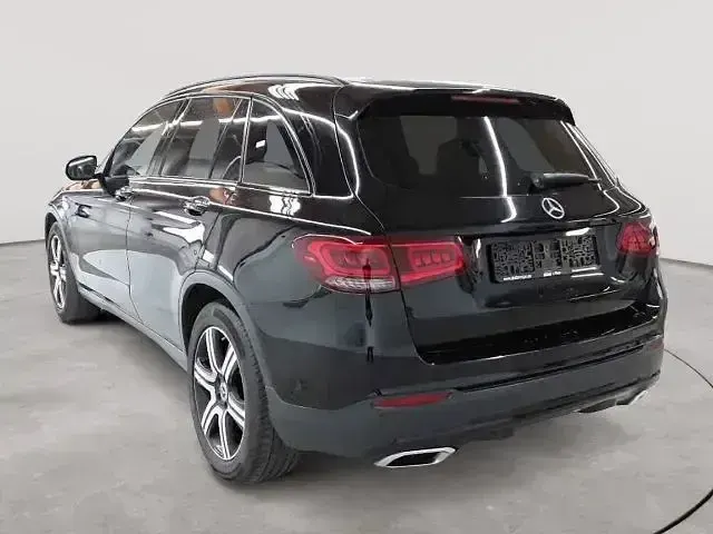 Gebraucht Mercedes GLC220 194 PS (142 kW) 2021 Schwarz Limousine