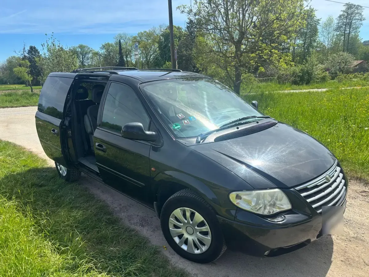 Usado Chrysler Voyager Clasic 150 CV (110 kW) 2006 Negro Monovolumen