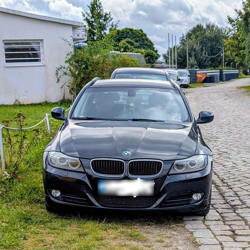 Gebraucht BMW 320 163 PS (119 kW) 2012 Schwarz Kombi