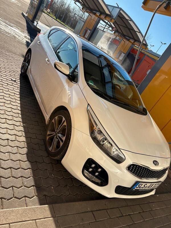 Weiß Gebraucht 2017 Kia Ceed GT GT-Line Kleinwagen | 9.800 € (Fairer Preis) - Bild 1/4