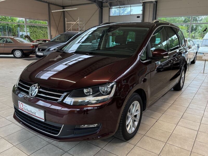 Rot Gebraucht 2015 VW Sharan Beach Van / Kleinbus | 17.199 € (Fairer Preis) - Bild 1/4