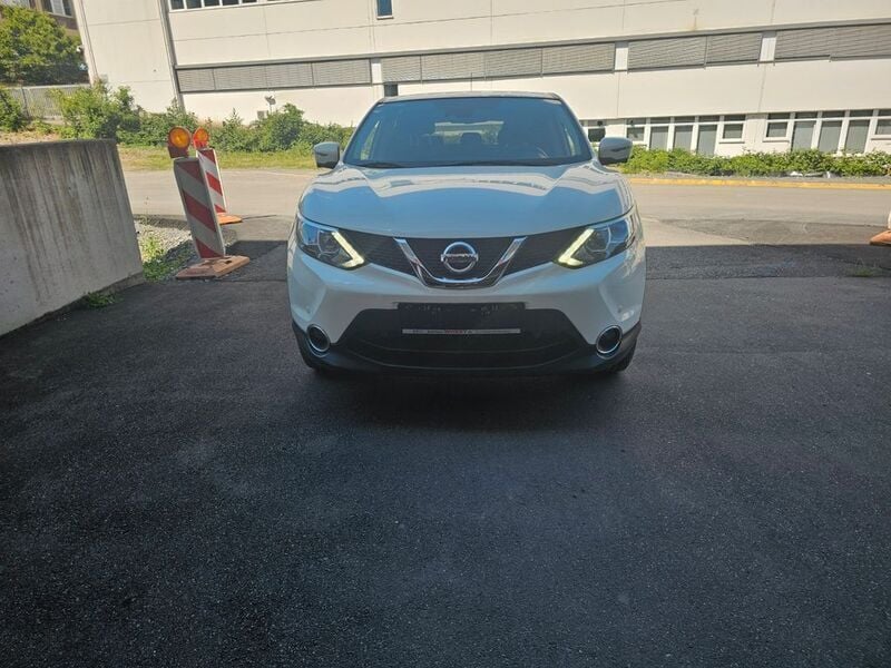 Weiß Gebraucht 2017 Nissan Qashqai N-Connecta SUV | 12.500 € (Guter Preis) - Bild 1/4