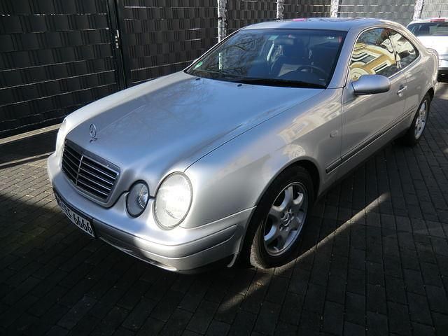 Gebraucht Mercedes CLK230 193 PS (141 kW) 1998 Silber metallic Coupé